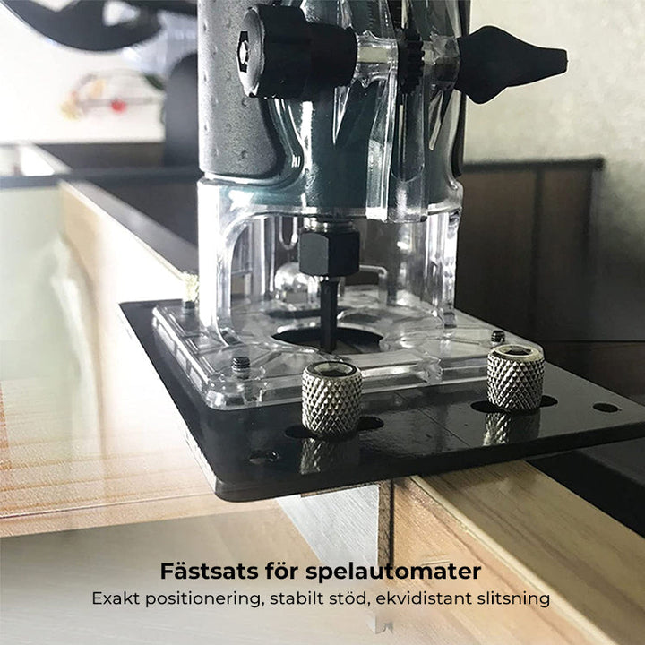 Justerbart trärouterverktyg, silver och svart, för precision och flexibilitet vid träbearbetning, justerbar djupanpassning.