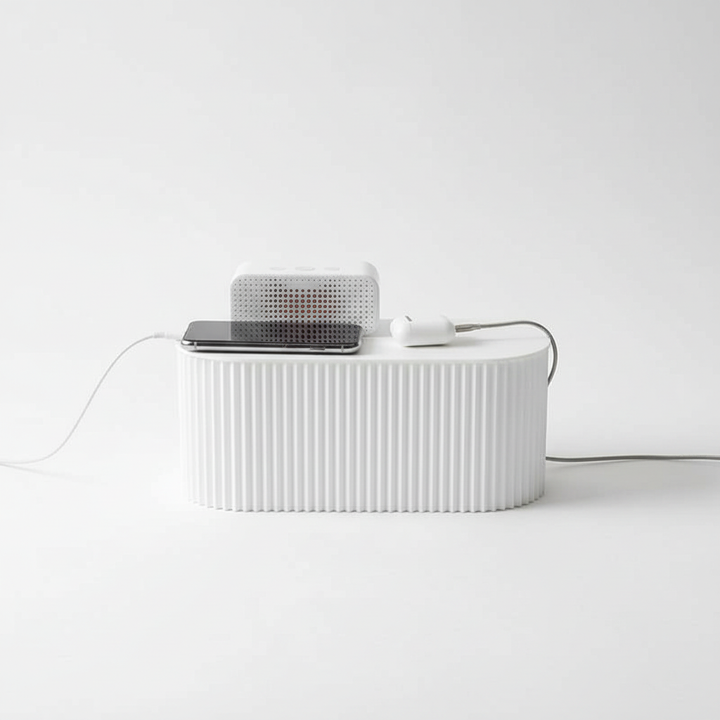 Minimalistisk kabeldöljare som skapar ordning och ett visuellt lugn. Perfekt för modern kabelhantering i alla rum.