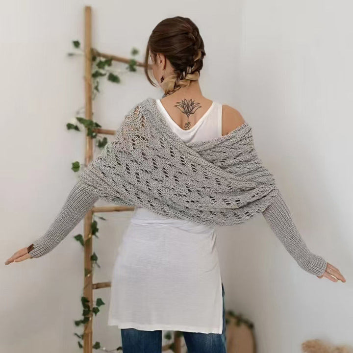 "Kabelstickad omlott i mjuk kashmirimitation för kvinnor, ljusgrå, boho stil, året runt komfort och elegans."