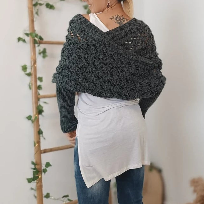 "Kabelstickad omlott i mjuk kashmirimitation för kvinnor, ljusgrå, boho stil, året runt komfort och elegans."