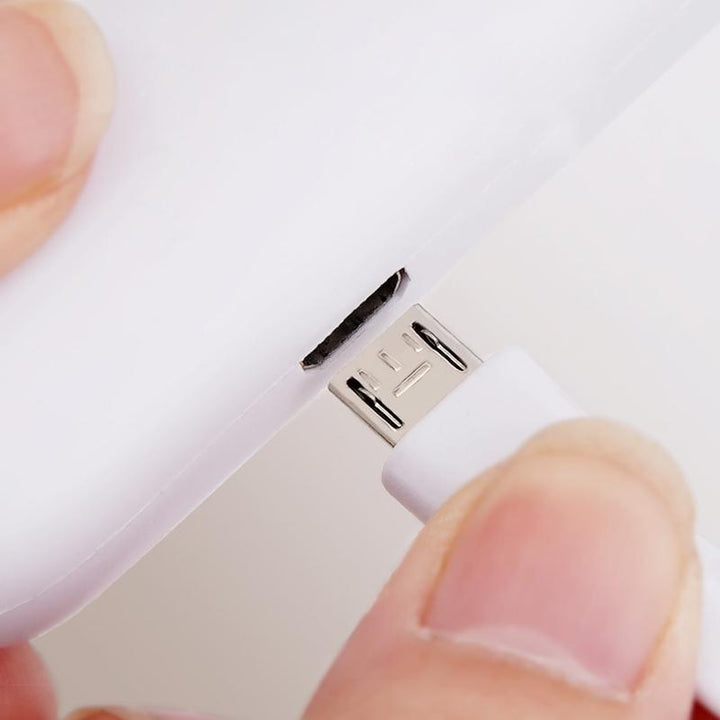 "Kattleksak med LED-ljus i hållbar ABS-plast, erbjuder interaktiv lek för katter, USB-laddning och olika ljuslägen."