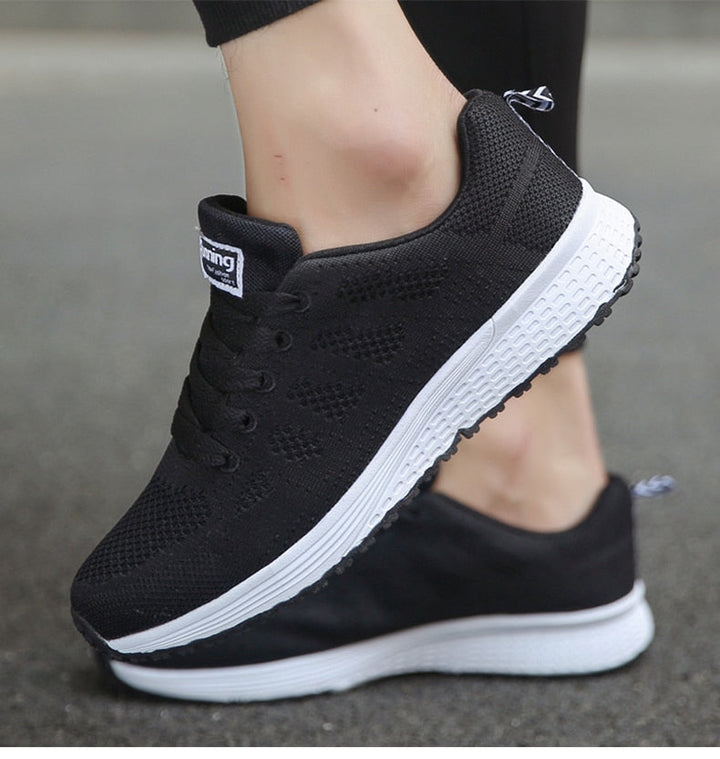 Stilfulla Klara slip-on damskor för optimal komfort. Perfekta för vardag och promenader.