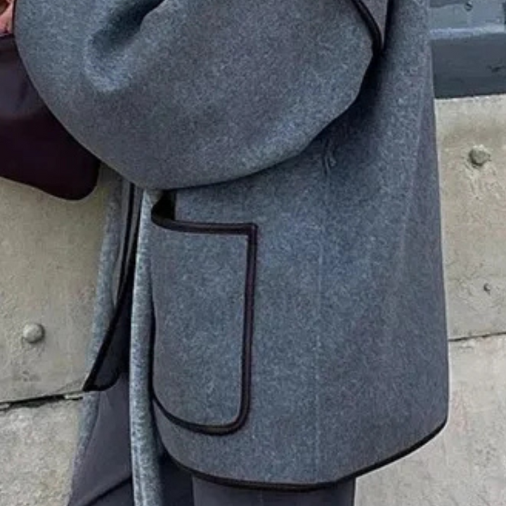 Stilren klassisk damkappa, elegant & varm vinterkappa. Bekväma ytterkläder för kvinnor i tidlöst mode.