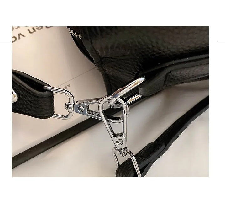 Klassisk svart handväska, en elegant och stilren accessoar för damer. Perfekt för mode.