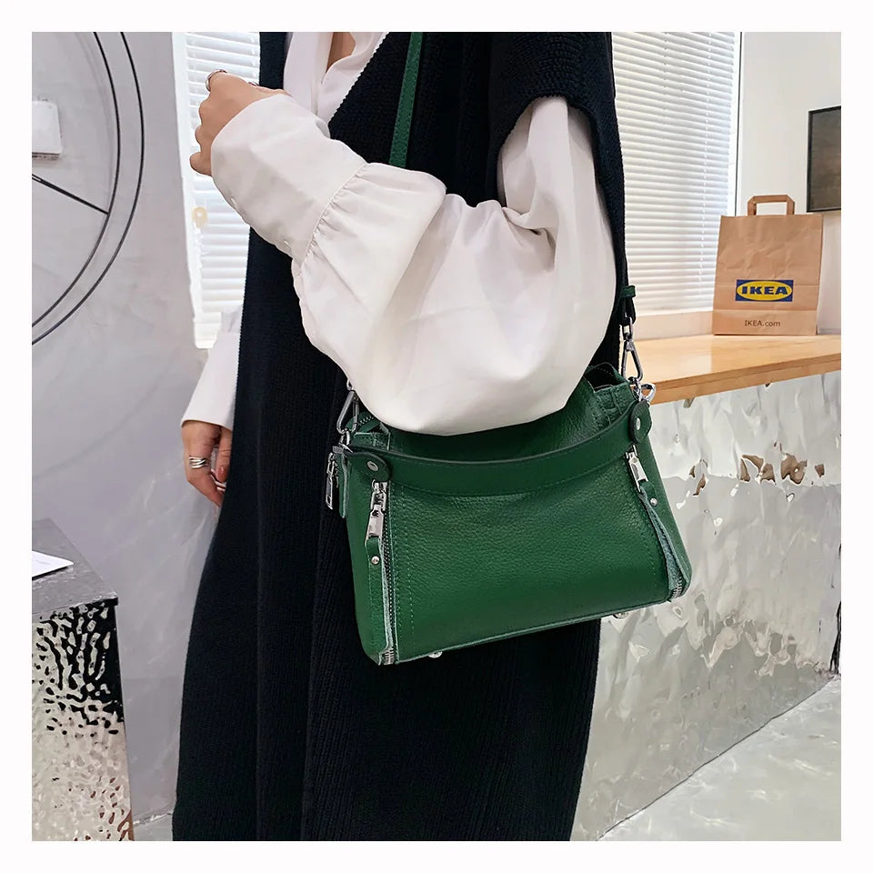 Komfortabelt handtag på elegant axelväska, klassisk design för dammode.