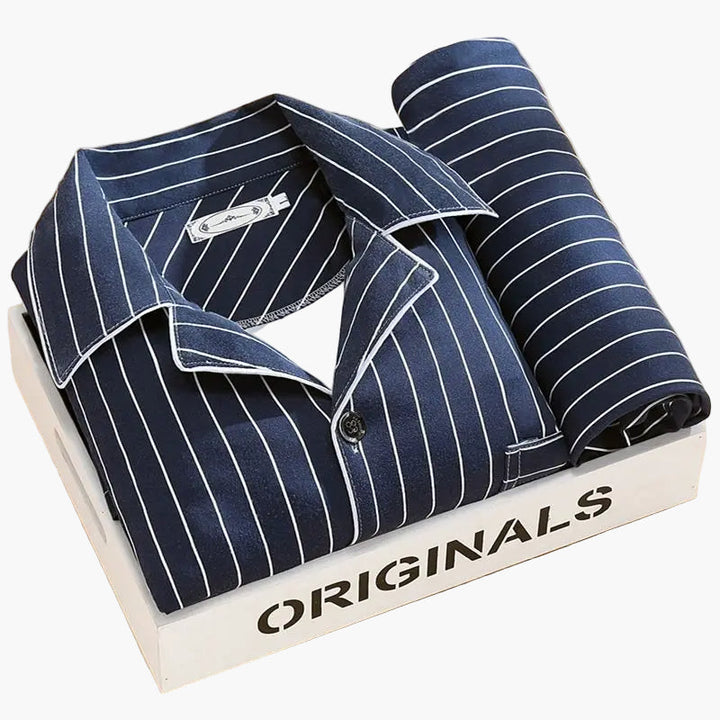 Herrpyjamas med vetemotiv för en avkopplande kväll. Långärmad, klassisk modell i mjukt material.