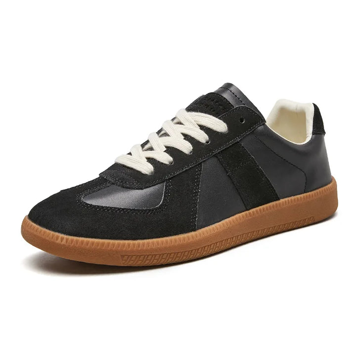 Klassisk retro herrsneaker för vardag och sommar. Bekväma, robusta promenadskor i tidlös design.
