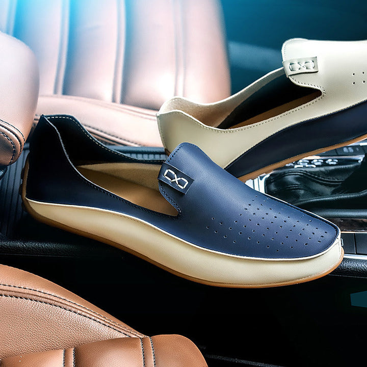 Bekväma svarta slip-on driving loafers för män, ovanifrån, klassisk stil.