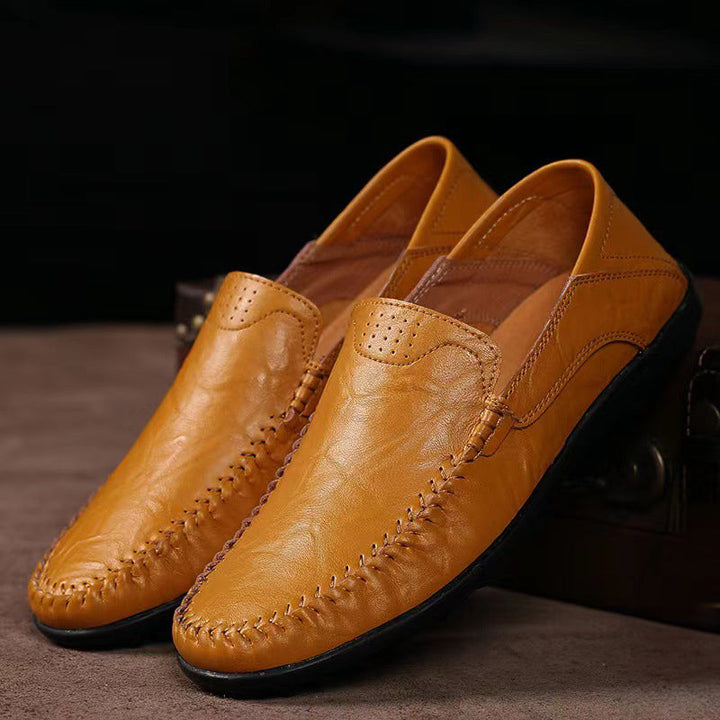 Bruna läderloafers för män, tidlösa och mångsidiga för en stilren look.
