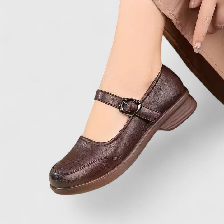Vårskor för dam med spänne, eleganta och i klassisk stil för optimal komfort.