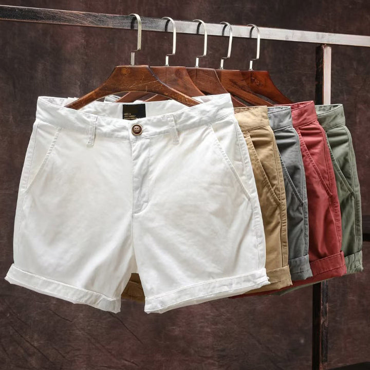 Bekväma bomullshorts för män, ideala för sommarmode och fritid.
