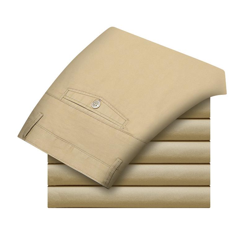 "Klassiska raka byxor för män i khaki, bomullsmaterial, eleganta raka ben och praktiska sidofickor."