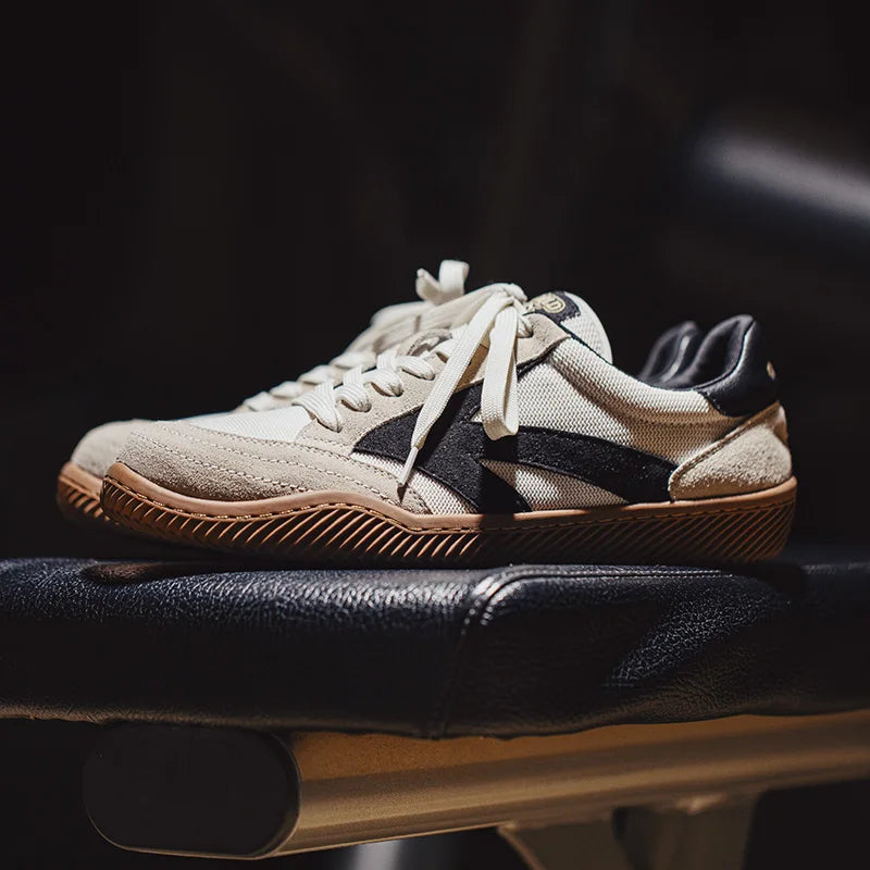 Herrskor: Tidlösa sneakers för män och kvinnor, mocka. Perfekta vardagsskor.