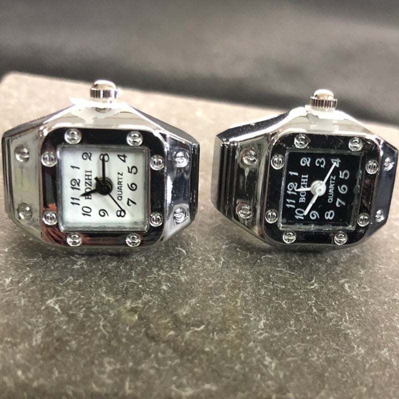 "Klockring med unisex design i olika färger, visar elegant rem och klart urtavlans display, perfekt för par."