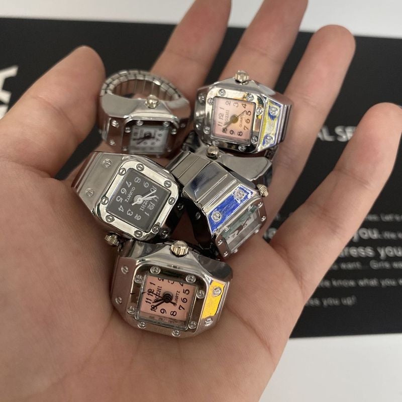 "Klockring med unisex design i olika färger, visar elegant rem och klart urtavlans display, perfekt för par."