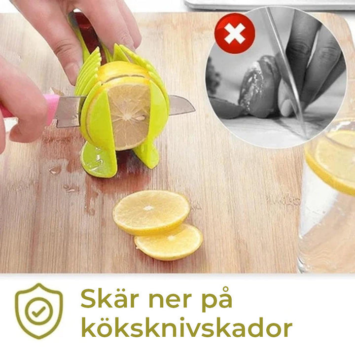 "Köksskärare i grön och svart ABS-plast, ergonomiska handtag, skär frukt och grönsaker snabbt och säkert."