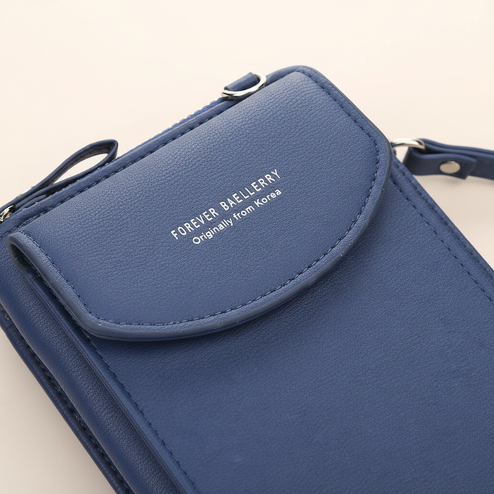 Organiserad crossbody damplånbok i konstläder. Flera fack för kort, mynt och telefon, praktisk och modern.