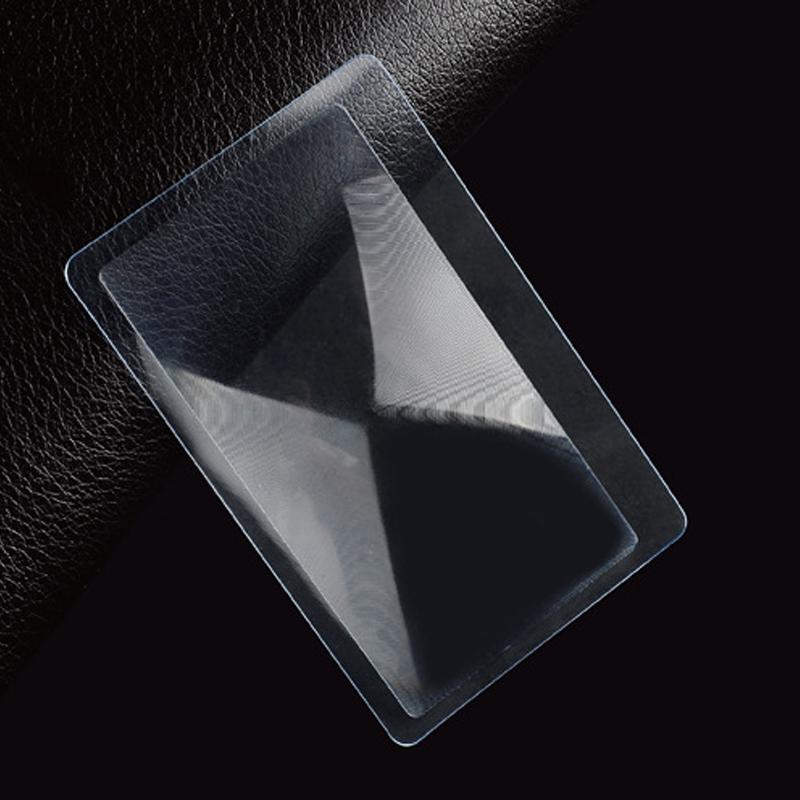 "Kompakt, genomskinligt PVC kreditkortsförstoringsglas för läsning, förstorar text 3x, lätt att bära i plånboken."