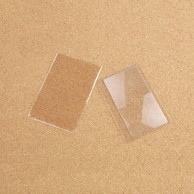 "Kompakt, genomskinligt PVC kreditkortsförstoringsglas för läsning, förstorar text 3x, lätt att bära i plånboken."