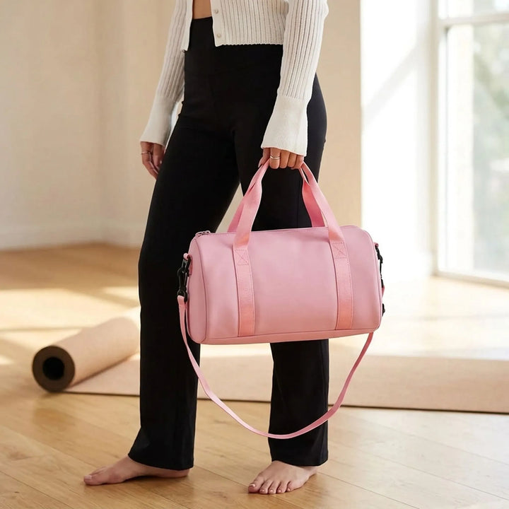 Kompakt gymväska i nylon för träning, fitness och vardaglig användning. Lättviktig och organiserad sportväska för gymmet.