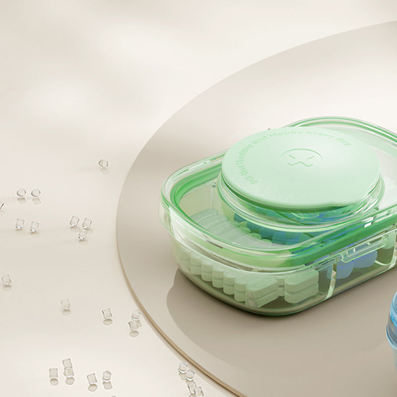 Kompakt medicingurkkärna med 3 fack i grön, blå och vit, ergonomisk design för enkel förvaring av piller.
