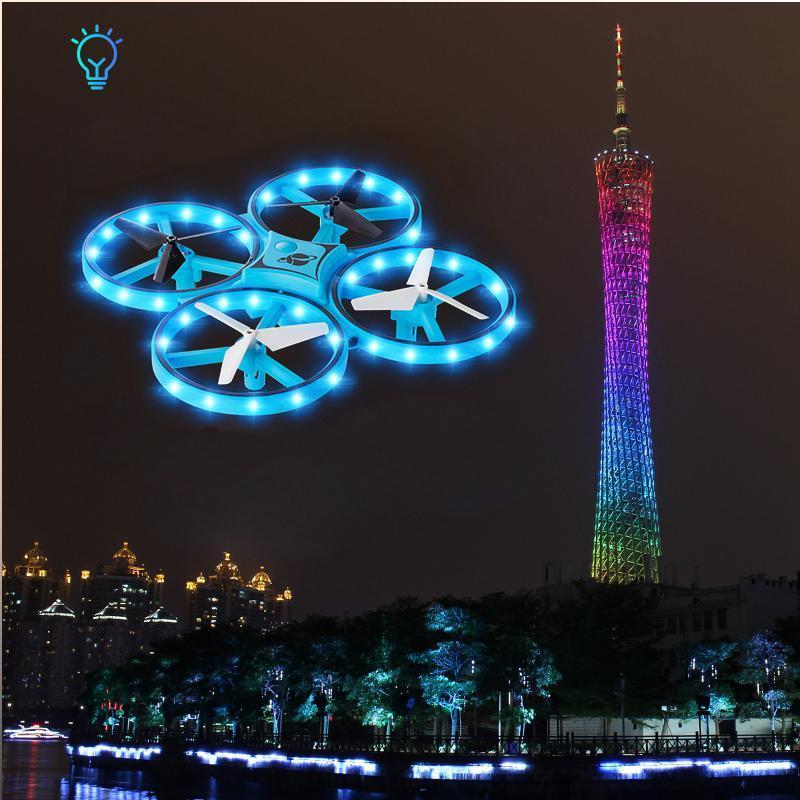 "Kompakt RC Nano Quadcopter med gravitationssensor, färgglada LED-ljus och lättanvända kontroller för barn."