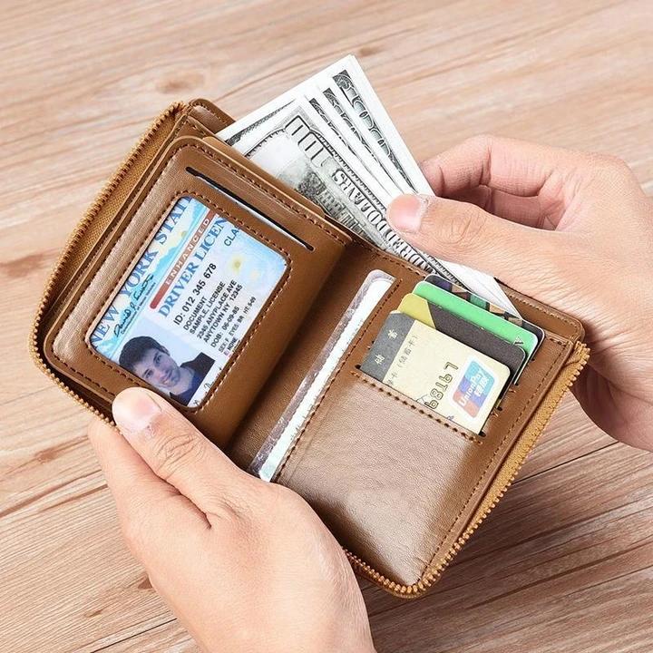 Slim, unisex kortplånbok med RFID-skydd i stilren svart design, perfekt för både herr & dam.