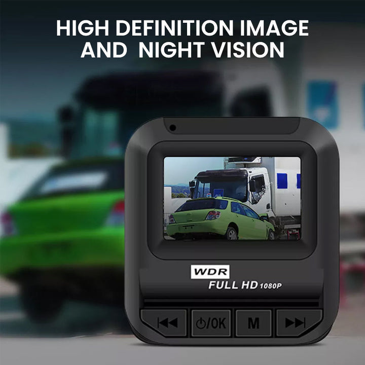 "Kompakt svart dashboard kamera med IR-sikt, loopinspelning, 360° roterbart klipp och 32GB minne, perfekt för alla äventyr."