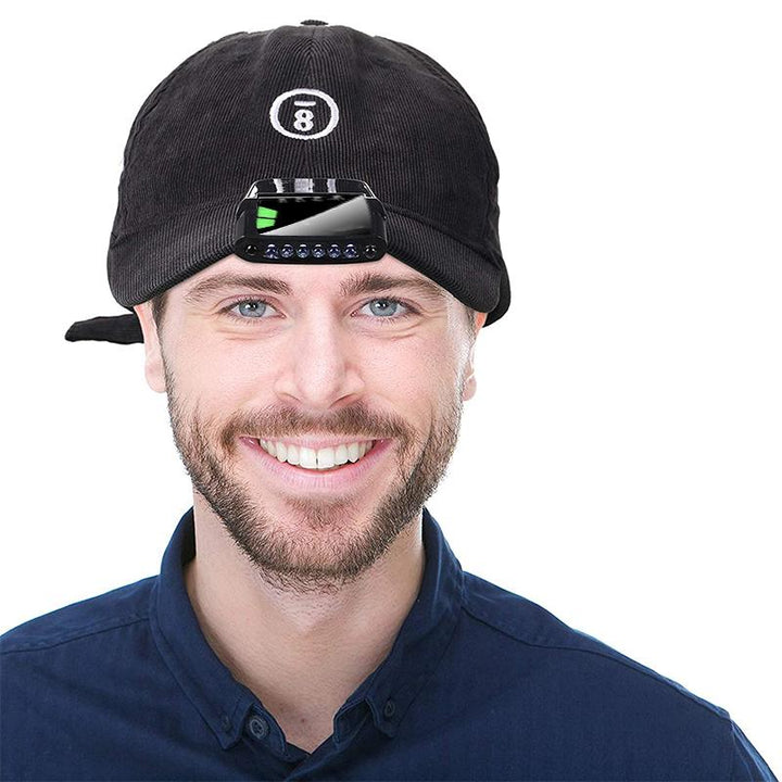 "Kompakt svart klämm-på LED-hattlampa med geststyrd teknik, justerbar vinkel och USB-laddning för handsfree belysning."