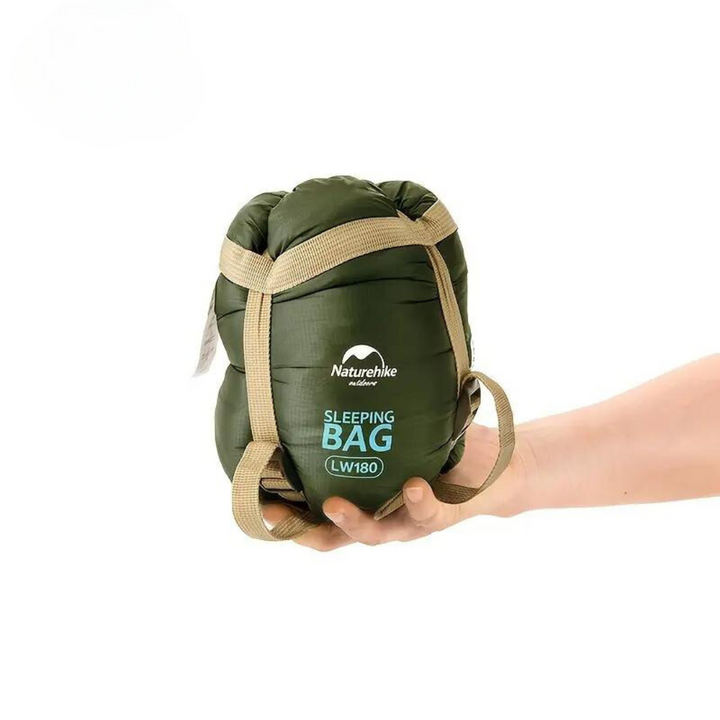 Kompakt, ultralätt sovsäck i packpåse, perfekt för vandring och camping. Lätt att bära för friluftsliv.