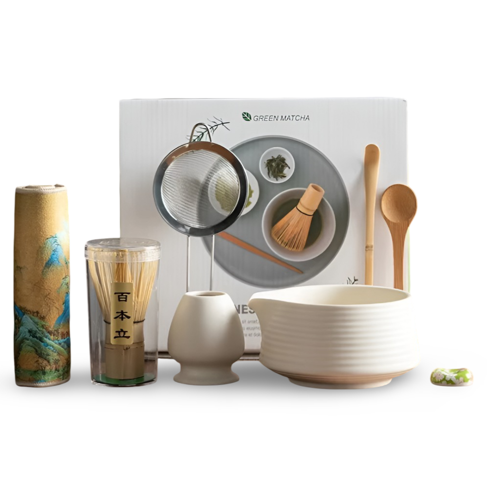 Komplett 8-delars matcha set för autentisk japansk teberedning, inklusive chawan och bambuvisp.