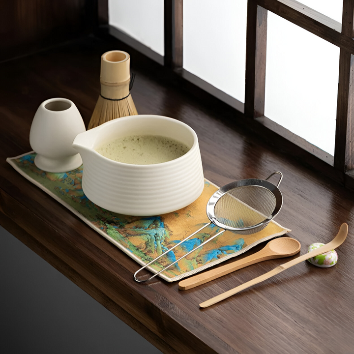Njut av avkoppling med detta kompletta matcha kit för traditionell teberedning hemma. Perfekt present.