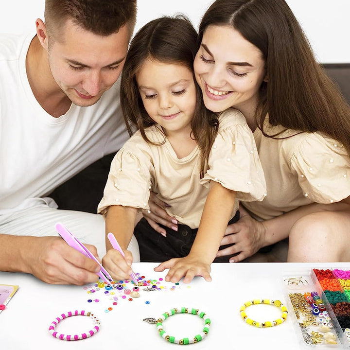 "Komplett DIY kit med 5520 färgglada polymerlerpärlor och verktyg för armbandstillverkning, för vuxna och barn."