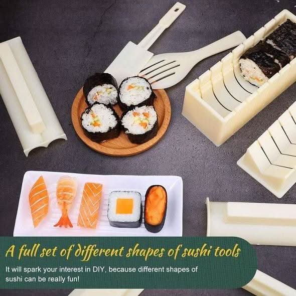 Färdig hemmagjord sushi bredvid sushikitet. Skapa utsökt japansk mat med detta kompletta sushisett.