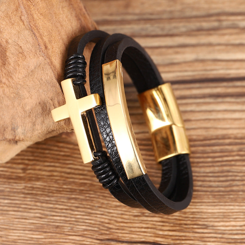 "Korsflätat flerlagers läderarmband för män, elegant och trendig design, svart, grå och guld, stil och komfort."