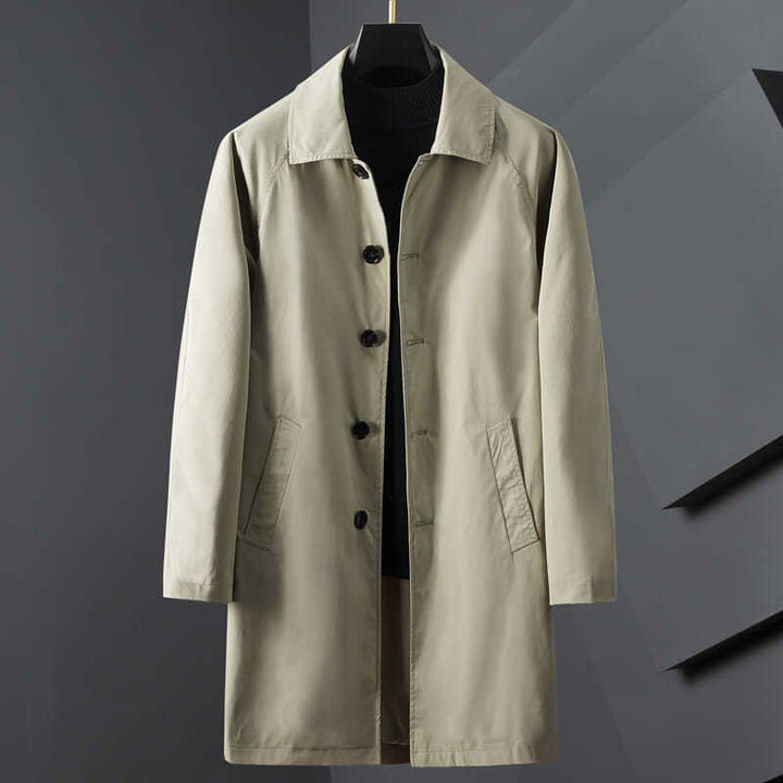 Elegant kort trenchcoat för kvinnor, stilren design, perfekt ytterplagg för alla säsonger.