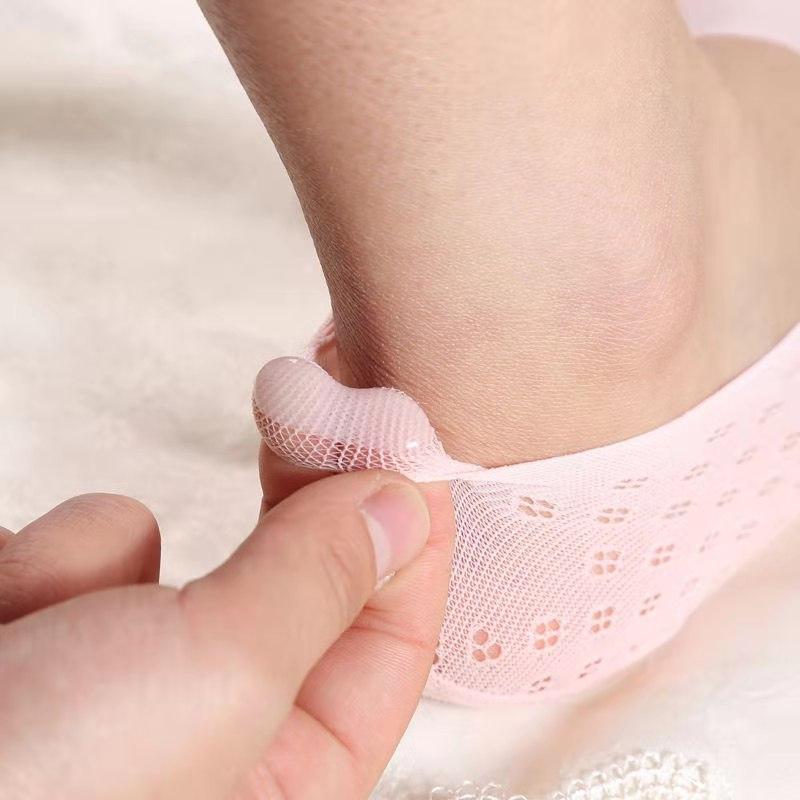 "Korta damtåstrumpor i bomull, svart och flerfärgade, elegant design för komfort och stil, perfekta för vardagsbruk."