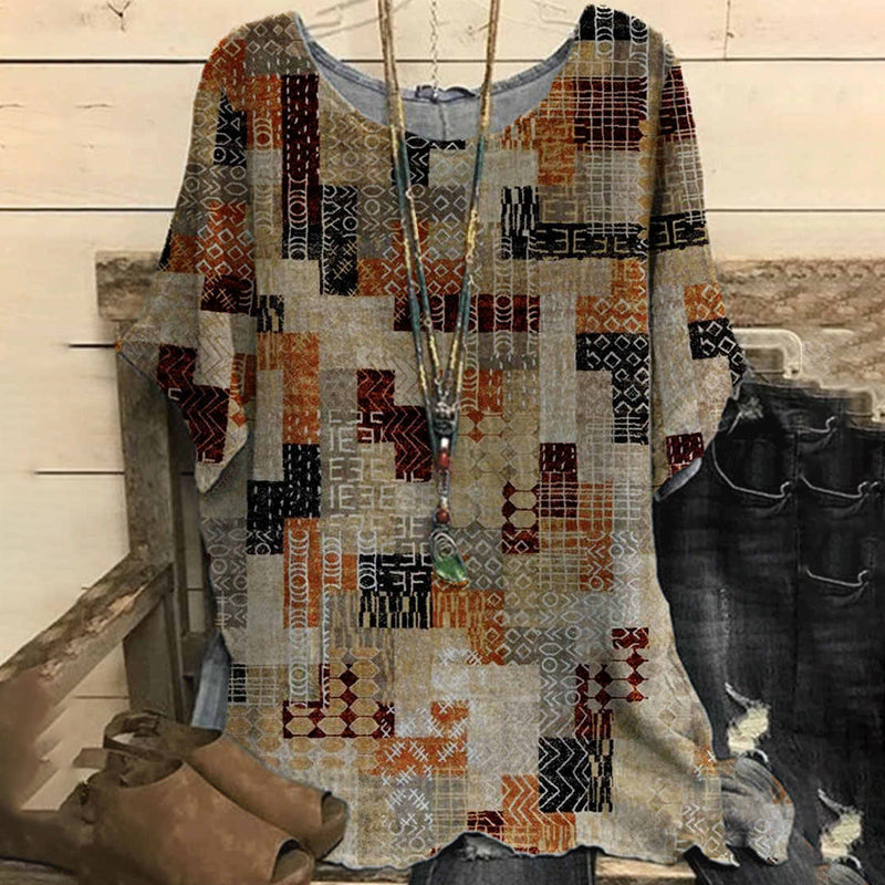"Kortärmad dam t-shirt med retrotryck i moderna färger, rund hals och korta ärmar för stil och komfort."