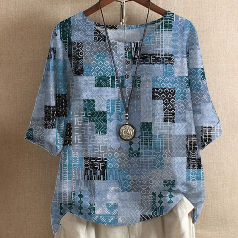 "Kortärmad dam t-shirt med retrotryck i moderna färger, rund hals och korta ärmar för stil och komfort."