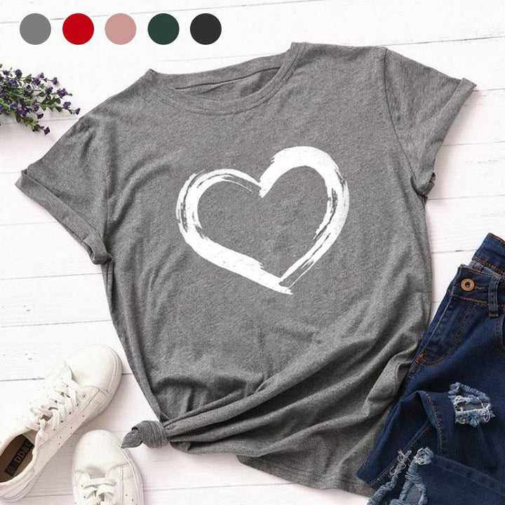 "Kortärmad dam T-shirt med stort hjärttryck i fem färger; svart, grå, röd, rosa, grön för en lekfull stil."
