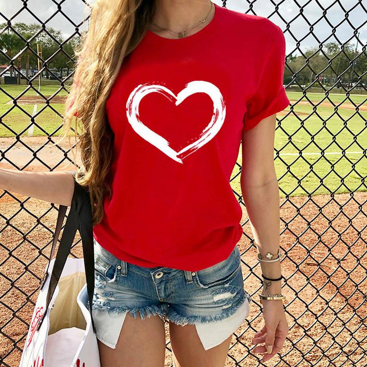 "Kortärmad dam T-shirt med stort hjärttryck i fem färger; svart, grå, röd, rosa, grön för en lekfull stil."