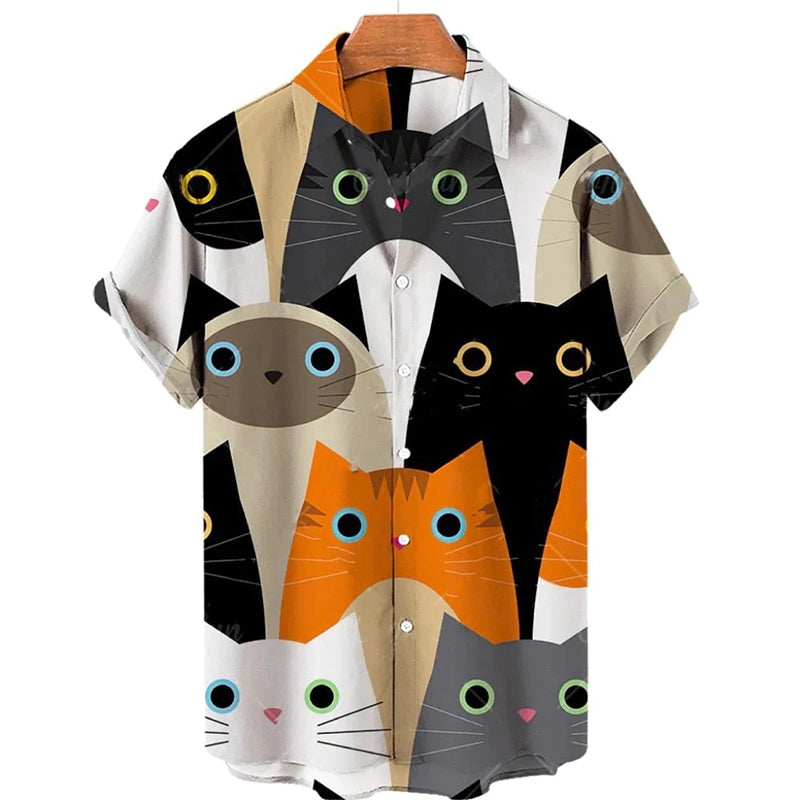 "Kortärmad herrskjorta i polyester med färgglatt katttryck och nedfällbar krage för en trendig stil."