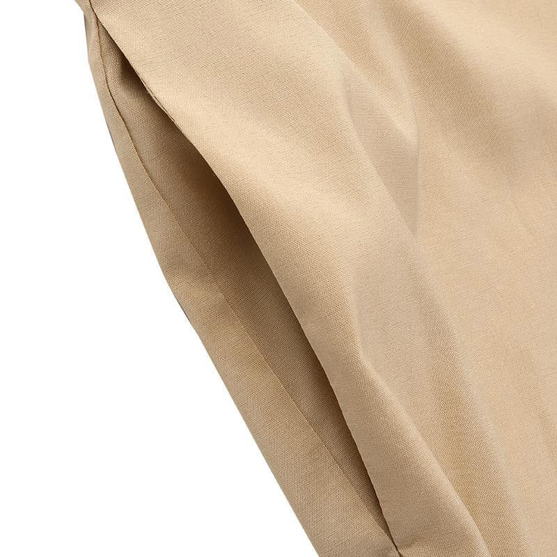 Kortärmad polyester jumpsuit med knäppning och livfulla tryck, perfekta för sommardagar och casual stil.