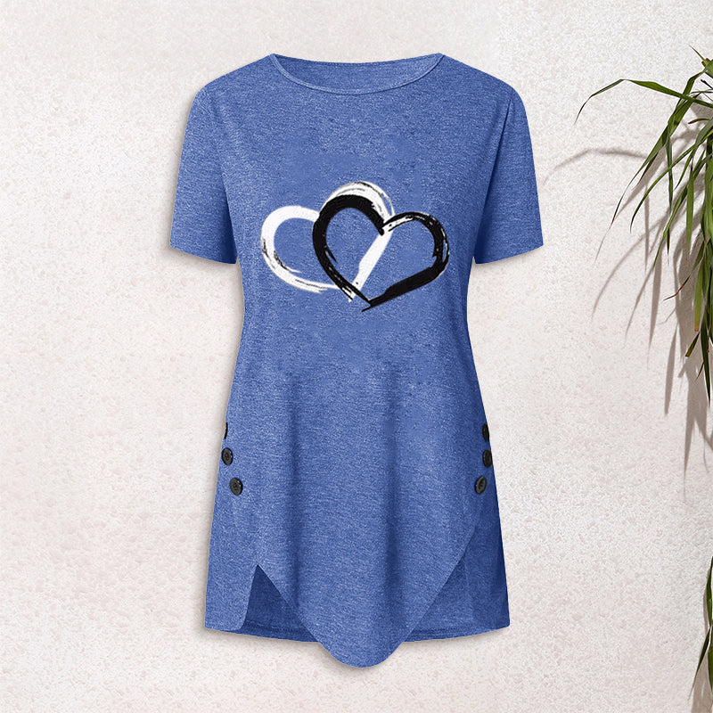 "Kortärmad t-shirt med hjärtmönster, rund hals och avslappnad passform för dam, perfekt för våren och sommaren."