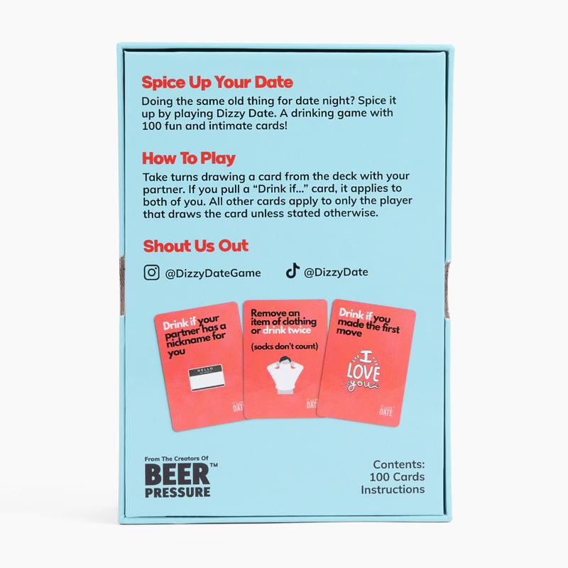 "Kortspel Dizzy Date för par, 100 humoristiska kort, uppställda i stapel. Perfekt för rolig dejtkväll."