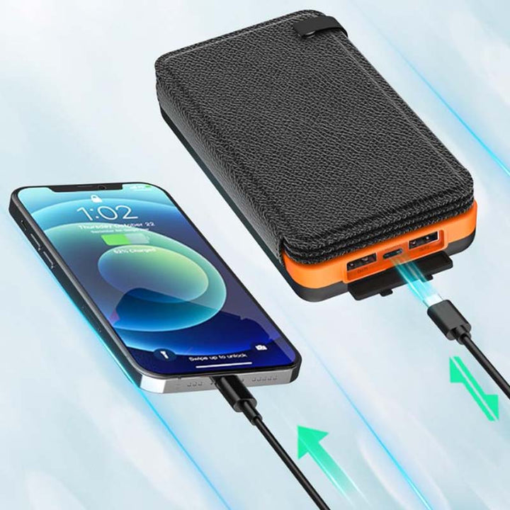 Kompakt solcellsladdare powerbank, perfekt som bärbarladdare vid camping. Ger snabbladdning via solenergi.