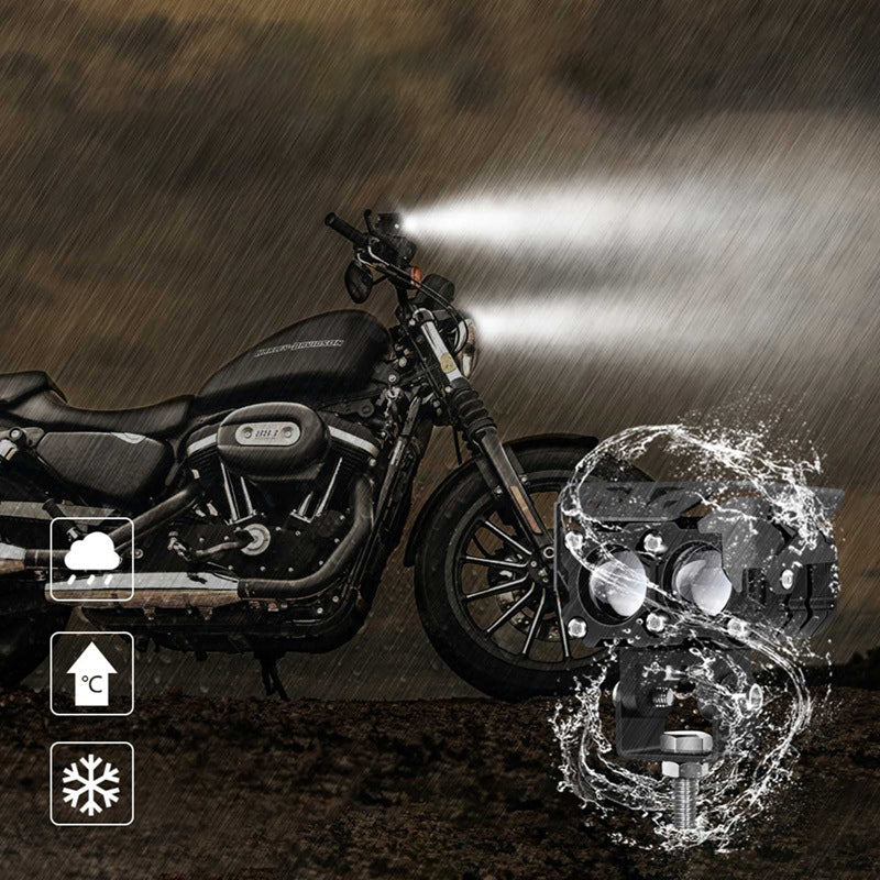 "Kraftiga motorcykel LED extraljus för väg och off-road, silverfärgad aluminium med justerbar montering, ger starkt ljus."
