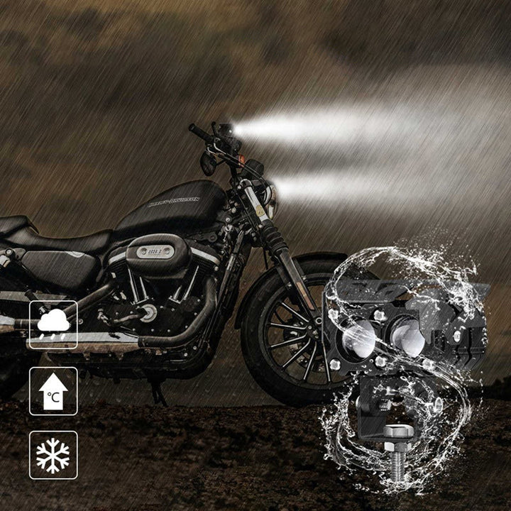 "Kraftiga motorcykel LED extraljus för väg och off-road, silverfärgad aluminium med justerbar montering, ger starkt ljus."