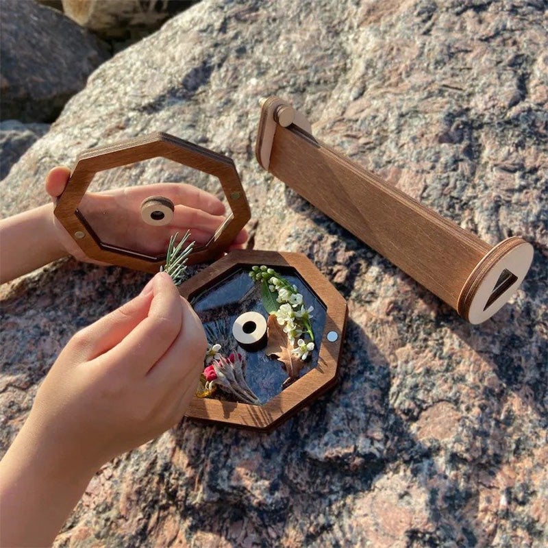 Kreativt kalejdoskop kit för barn i trä, med magnetlock, visar färgglada mönster och stimulerar kreativitet.