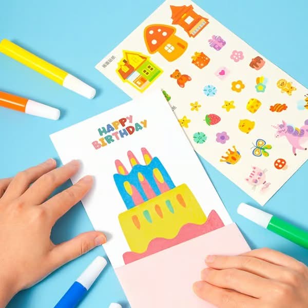 Barnpysselkit som utvecklar finmotorik & kreativitet. Innehåller material för skapande & dekoration.